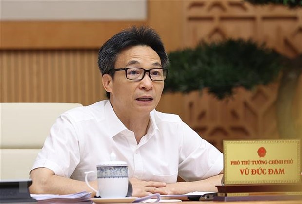 Le vice-PM Vu Duc Dam préside une réunion sur la reprise d’activités touristiques